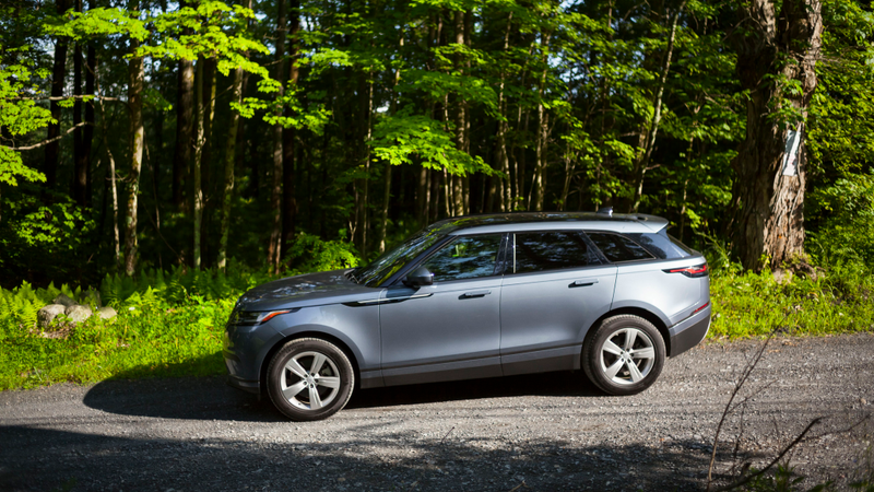 Illustration for article titled The 2018 Range Rover Velar Rolls Like Royalty and Attracts as Much Attention